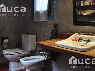 VENTA | CASA de HERMOSO DISEÑO gran Jardin y Pileta | La Bota