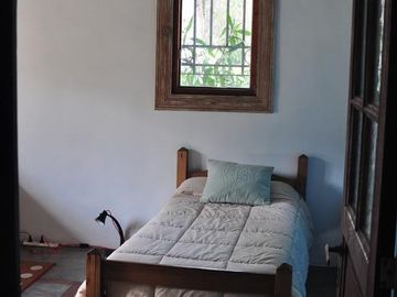 VENTA | CASA de HERMOSO DISEÑO gran Jardin y Pileta | La Bota