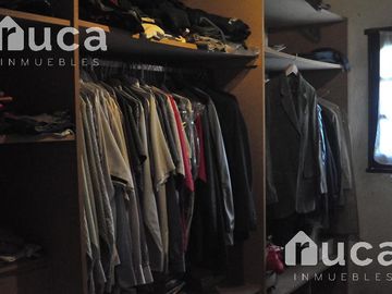 VENTA | CASA de HERMOSO DISEÑO gran Jardin y Pileta | La Bota