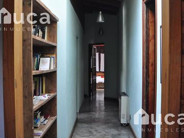 VENTA | CASA de HERMOSO DISEÑO gran Jardin y Pileta | La Bota