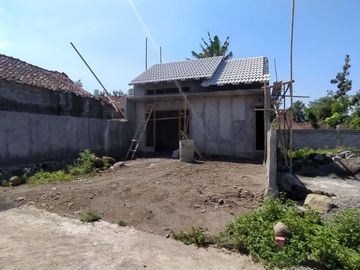 Rumah Cantik dengan Space Tanah Luas & Taman Cuma 200Jt-an