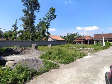Rumah Cantik dengan Space Tanah Luas & Taman Cuma 200Jt-an