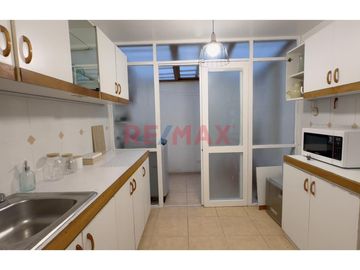 🌿 Exclusivo Departamento Amoblado En Surco | Primer Piso + Terraza Privada + Cochera 🚗