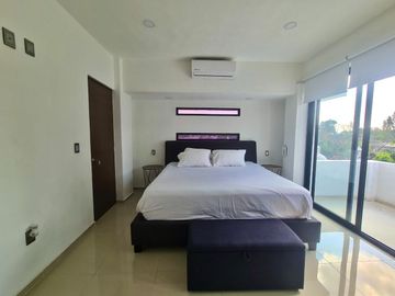 Hermosa y Espaciosa Casa en Privada