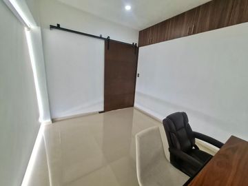Hermosa y Espaciosa Casa en Privada
