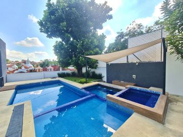 Hermosa y Espaciosa Casa en Privada
