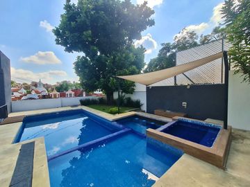 Hermosa y Espaciosa Casa en Privada