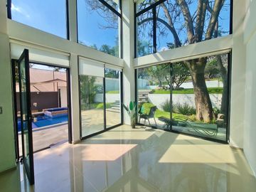 Hermosa y Espaciosa Casa en Privada