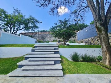 Hermosa y Espaciosa Casa en Privada