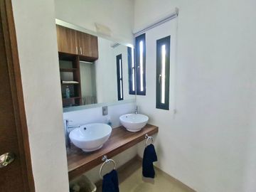 Hermosa y Espaciosa Casa en Privada