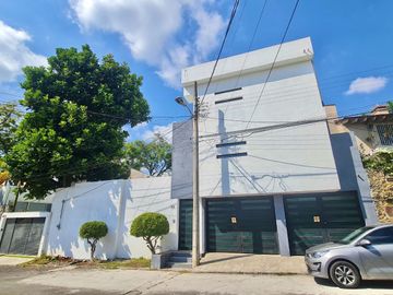 Hermosa y Espaciosa Casa en Privada
