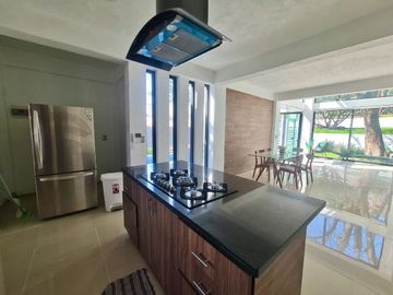 Hermosa y Espaciosa Casa en Privada