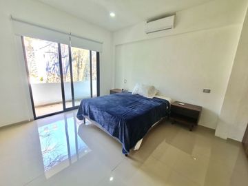 Hermosa y Espaciosa Casa en Privada
