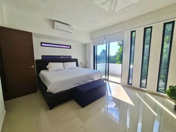 Hermosa y Espaciosa Casa en Privada
