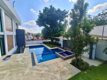 Hermosa y Espaciosa Casa en Privada