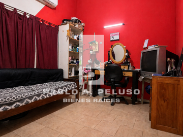 VENTA CASA AL FRENTE Y CASA AL CONTRAFRENTE. MERLO. ZONA OESTE. BUENOS AIRES.