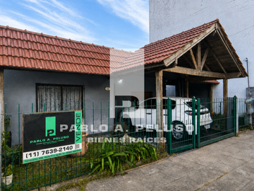 VENTA CASA AL FRENTE Y CASA AL CONTRAFRENTE. MERLO. ZONA OESTE. BUENOS AIRES.