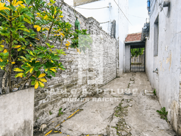 VENTA CASA AL FRENTE Y CASA AL CONTRAFRENTE. MERLO. ZONA OESTE. BUENOS AIRES.