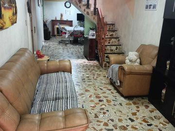 Casa En Venta En Los Reyes Ixtacala De 3 Recámaras, Estudio, 1.5 Baños, Un Auto