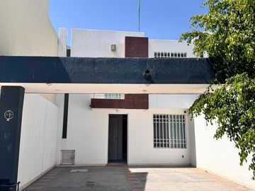 CASA EN VENTA EN PASEO DE LAS ARBOLEDAS SLP