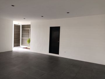 En Venta, Residencia en Sodzil Norte de 4 recámaras, equipada y alberca