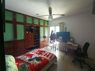 En Venta, Residencia en Sodzil Norte de 4 recámaras, equipada y alberca