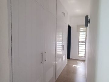 En Venta, Residencia en Sodzil Norte de 4 recámaras, equipada y alberca