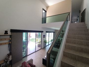 En Venta, Residencia en Sodzil Norte de 4 recámaras, equipada y alberca
