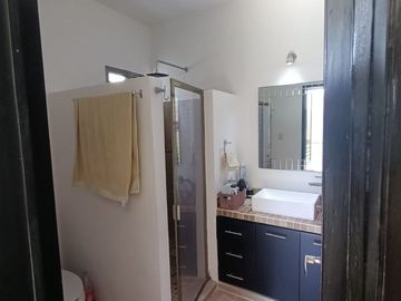 En Venta, Residencia en Sodzil Norte de 4 recámaras, equipada y alberca
