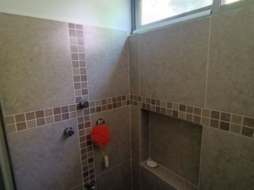 En Venta, Residencia en Sodzil Norte de 4 recámaras, equipada y alberca