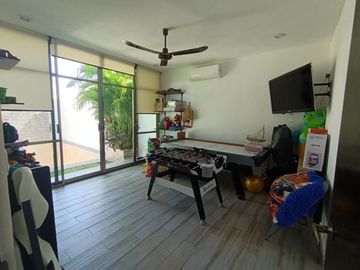 En Venta, Residencia en Sodzil Norte de 4 recámaras, equipada y alberca