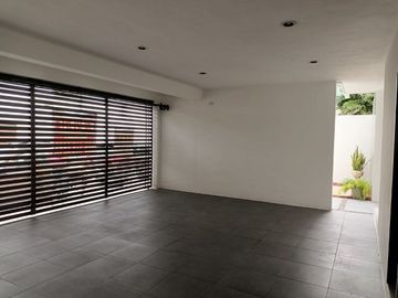 En Venta, Residencia en Sodzil Norte de 4 recámaras, equipada y alberca