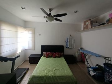 En Venta, Residencia en Sodzil Norte de 4 recámaras, equipada y alberca