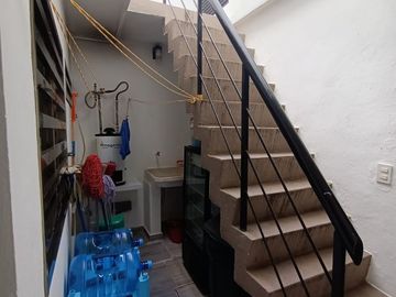 En Venta, Residencia en Sodzil Norte de 4 recámaras, equipada y alberca