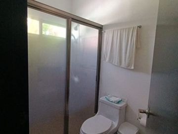 En Venta, Residencia en Sodzil Norte de 4 recámaras, equipada y alberca