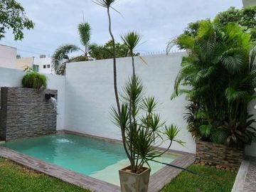 En Venta, Residencia en Sodzil Norte de 4 recámaras, equipada y alberca