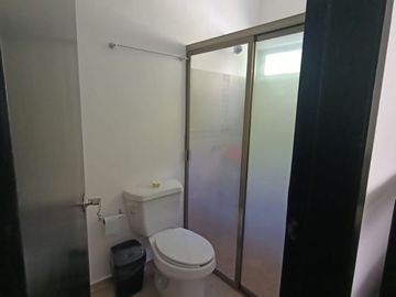 En Venta, Residencia en Sodzil Norte de 4 recámaras, equipada y alberca