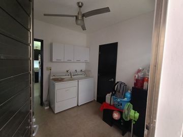 En Venta, Residencia en Sodzil Norte de 4 recámaras, equipada y alberca