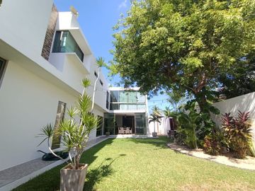 En Venta, Residencia en Sodzil Norte de 4 recámaras, equipada y alberca