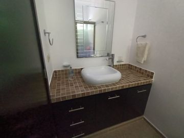 En Venta, Residencia en Sodzil Norte de 4 recámaras, equipada y alberca