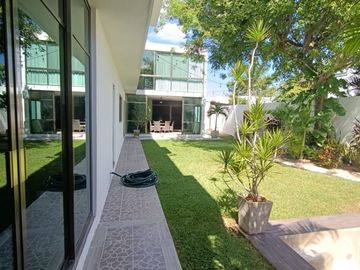 En Venta, Residencia en Sodzil Norte de 4 recámaras, equipada y alberca