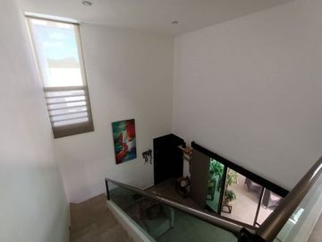 En Venta, Residencia en Sodzil Norte de 4 recámaras, equipada y alberca