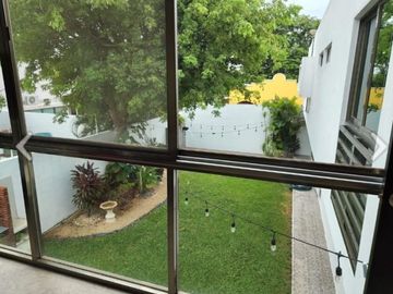 En Venta, Residencia en Sodzil Norte de 4 recámaras, equipada y alberca