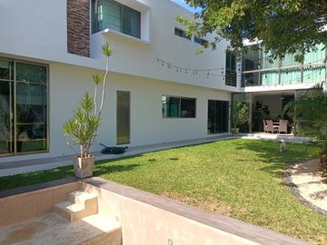 En Venta, Residencia en Sodzil Norte de 4 recámaras, equipada y alberca