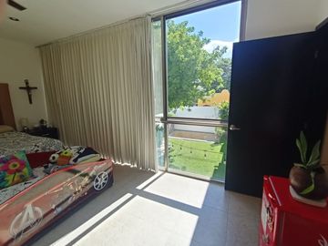 En Venta, Residencia en Sodzil Norte de 4 recámaras, equipada y alberca