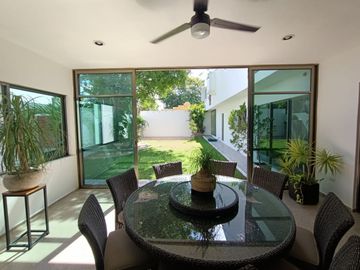 En Venta, Residencia en Sodzil Norte de 4 recámaras, equipada y alberca