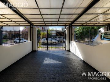 CASA VENTA VILLA LUZURIAGA 4 AMBIENTES