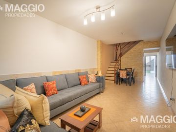 CASA VENTA VILLA LUZURIAGA 4 AMBIENTES