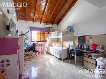 CASA VENTA VILLA LUZURIAGA 4 AMBIENTES