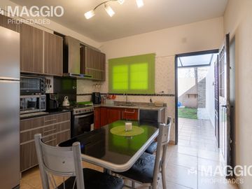 CASA VENTA VILLA LUZURIAGA 4 AMBIENTES